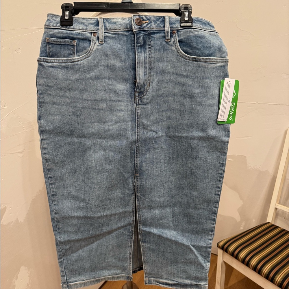 VENUS Light Blue Denim Jeans